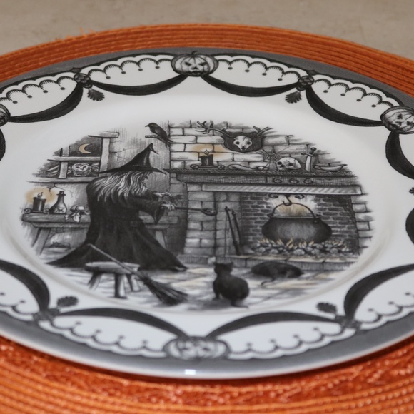 ROYAL STAFFORD HALLOWEEN WICKED WITCH DINNER PLATES - MADE IN ENGLAND -S/4- NEW - Picture 4 of 4